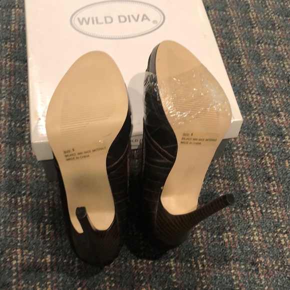 Wild Diva brown satin stilettos NIB. - Picture 5 of 7